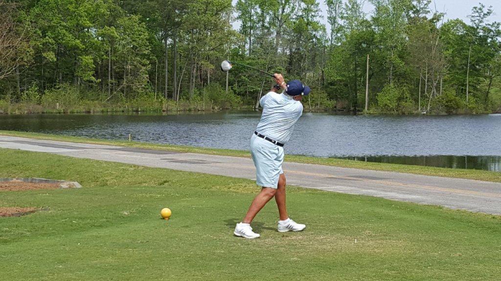 El Club de Pares del Club Whitten acull el torneig anual de golf Memenn Glenn...